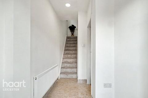 3 bed property, in Somerset Avenue, £290,000