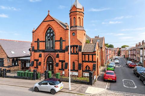 2 bed property, in Willmer Road, £100,000