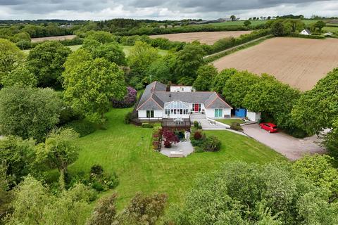 5 bed property, in Near Witheridge, £725,000
