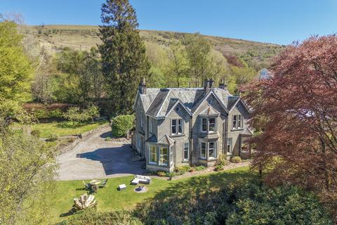 6 bed property, in The Glen, £860,000