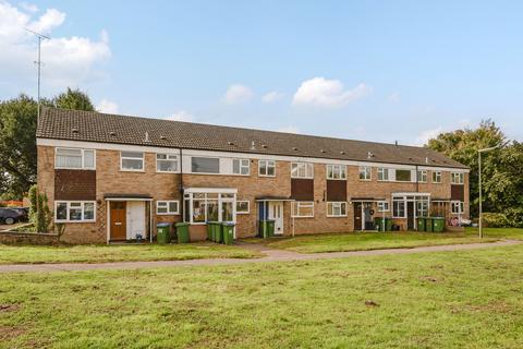 1 bed property, in Bennett Close, £200,000