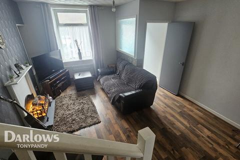 2 bed property, in Regent Street, £110,000