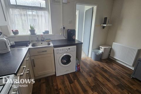 2 bed property, in Regent Street, £115,000
