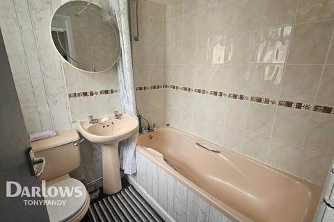 2 bed property, in Regent Street, £110,000