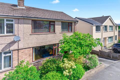 3 bed property, in Lynndale Avenue, £290,000