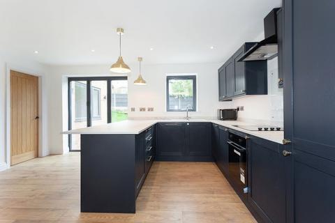 4 bed property, in Halls Road, £379,000