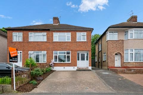 3 bed property, in The Heights, £575,000