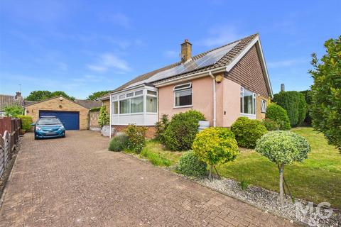 3 bed property, in Cadogan Road, £350,000