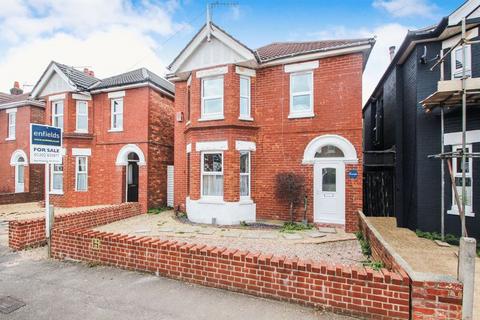5 bed property, in Orcheston Road, £350,000