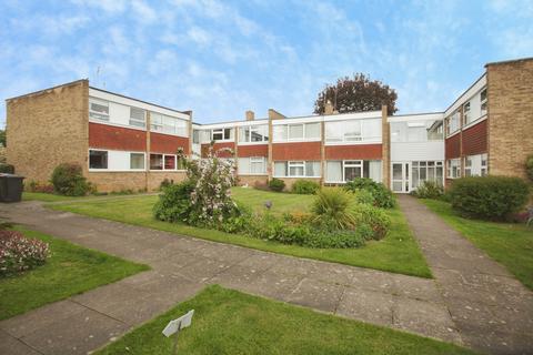 2 bed property, in Ash Court, £160,000