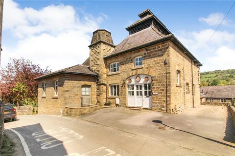 2 bed property, in Bridgehouse Gate, £210,000