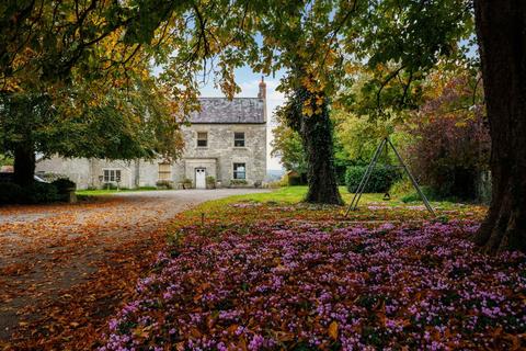5 bed property, in Charnage, £1,650,000