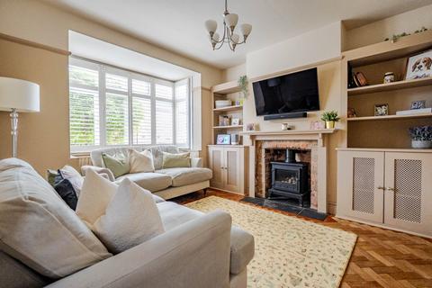 3 bed property, in Clifford Avenue, £360,000