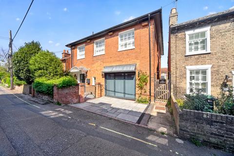 3 bed property, in Brook Street, £750,000