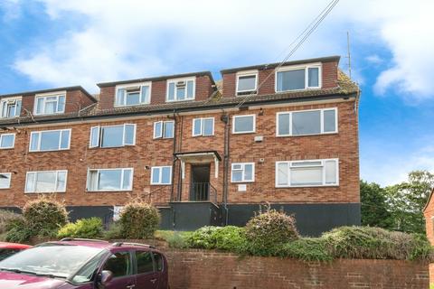2 bed property, in Bradham Court, £90,000