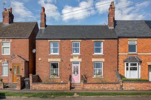 4 bed property, in West Road, £425,000