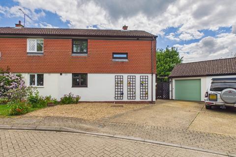 3 bed property, in Lancaster Drive, £525,000