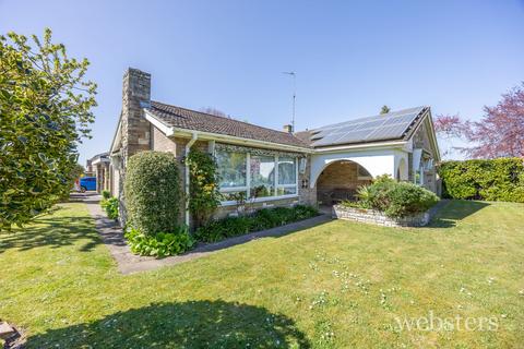 3 bed property, in Folgate Close, £495,000