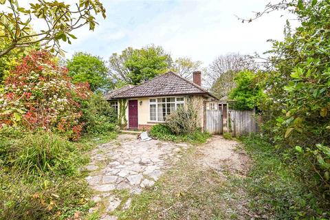 3 bed property, in Bashley Road, £485,000