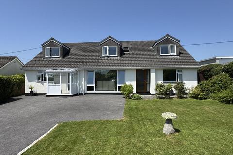 5 bed property, in Carnon Downs, £825,000