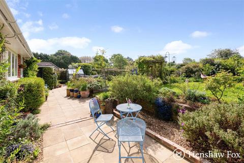 3 bed property, in Lockerley Green, £625,000