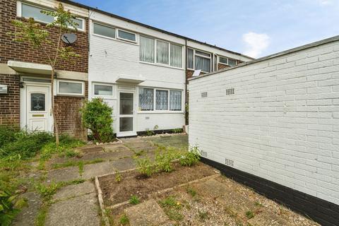 3 bed property, in Winchester Way, £180,000