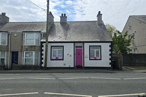 2 bed property, in London Road, £135,000