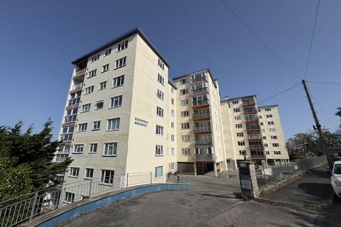 2 bed property, in 20 Ridgeway Heights, £70,000