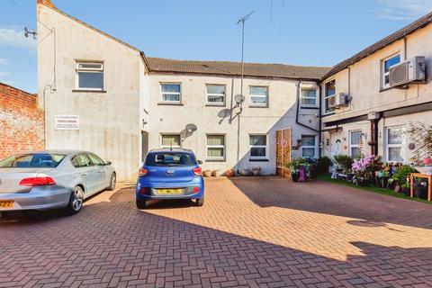1 bed property, in Lindsay Street, £50,000