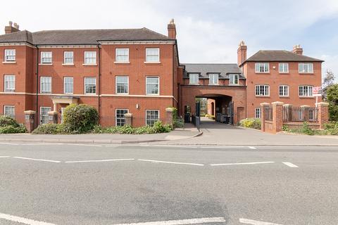 1 bed property, in Birmingham Road, £138,000
