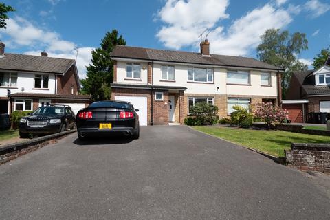 5 bed property, in Bishopstoke, £450,000