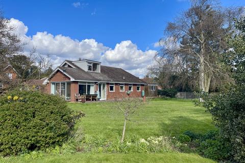 2 bed property, in Westleton, £540,000