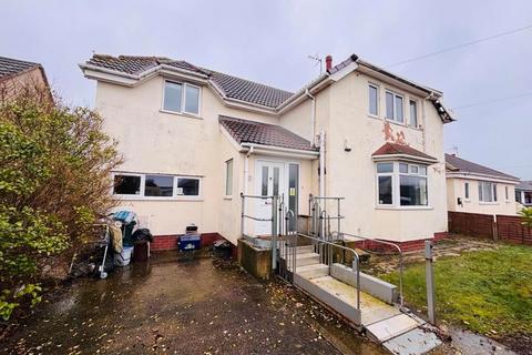 4 bed property, in Roland Avenue, £235,000