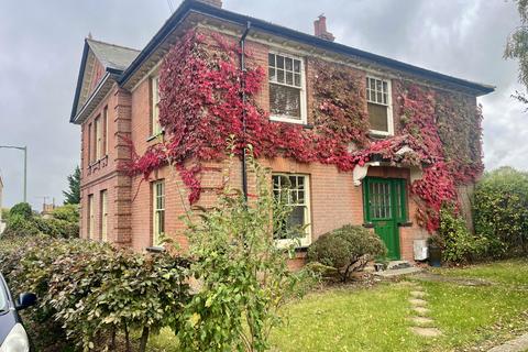 4 bed property, in Albion Street, £625,000