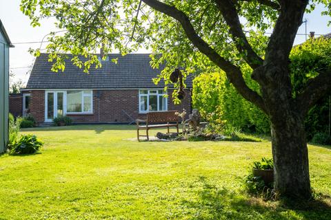2 bed property, in Ipswich Road, £475,000