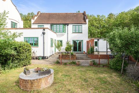 4 bed property, in New England Hill, £650,000