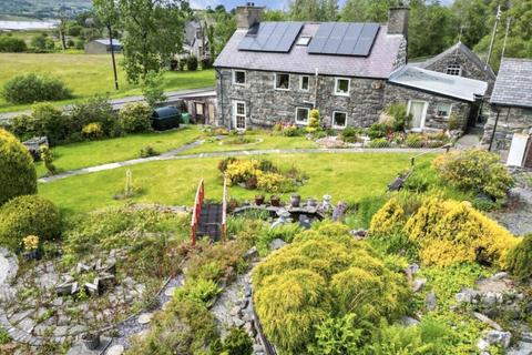 11 bed property, in Trawsfynydd, £650,000