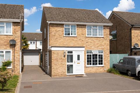 3 bed property, in Avondale Close, £500,000