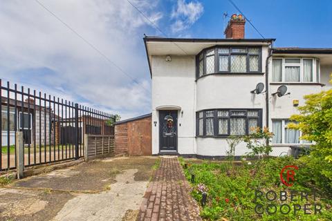 2 bed property, in Castle Road, £450,000