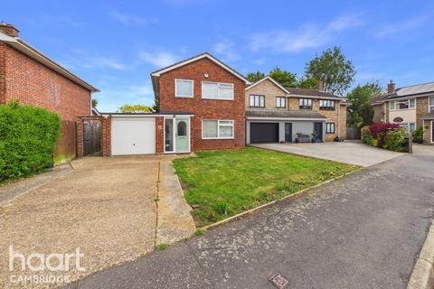 3 bed property, in Dunstal Field, £450,000