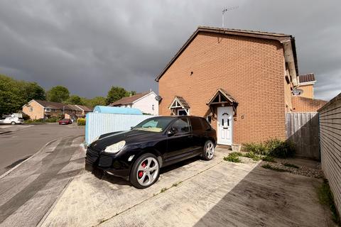 1 bed property, in Partridge Close, £180,000