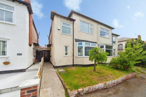 3 bed property, in Stretton Avenue, £200,000