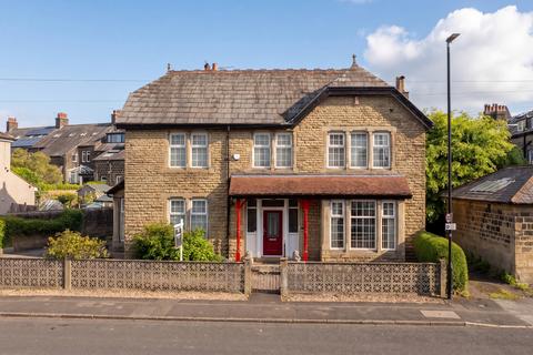 5 bed property, in Oxford Avenue, £699,950