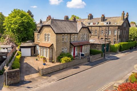 5 bed property, in Oxford Avenue, £685,000