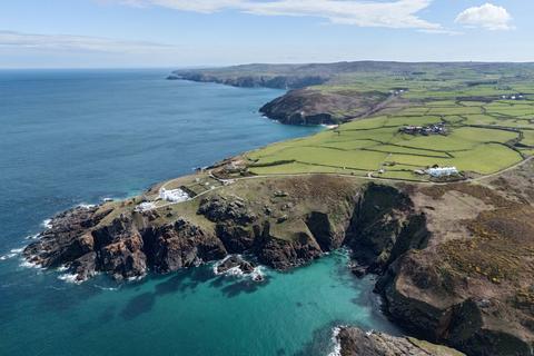 3 bed property, in Nr Pendeen Lighthouse, £425,000