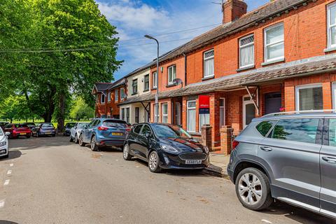 3 bed property, in Fairleigh Road, £450,000