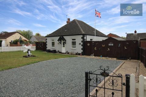 2 bed property, in Willerton Road, £240,000