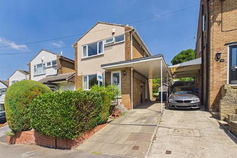 3 bed property, in Moor View Road, £270,000