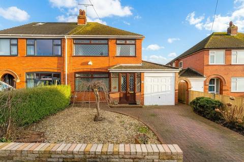 3 bed property, in Ditchfield Road, £260,000