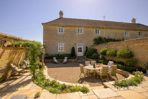 3 bed property, in Main Street, £875,000
